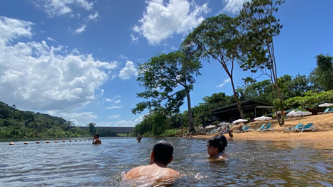 Zwemmen Afobaka Resort